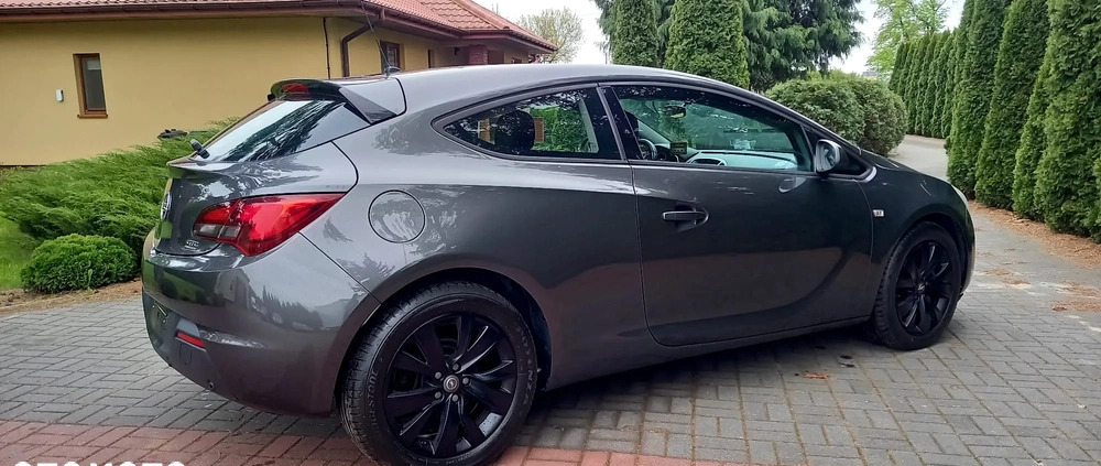 Opel Astra cena 31900 przebieg: 95000, rok produkcji 2013 z Strzegom małe 704
